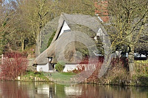 Scenic river cottage suffolk