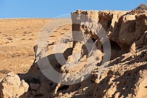 Scenic view of a dry landscape with rocky outcrops