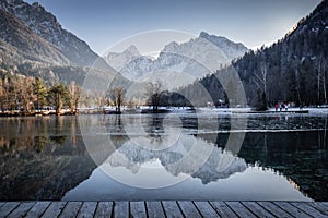 Scenic view on jasna lake in winter time, kranjska gora, slovenia
