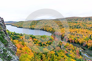 Scenic view of Lake of the Clouds in Porcupine Wilderness State Park