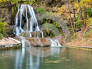 Malebný pohled na Lučanský vodopád v Lucky na Slovensku