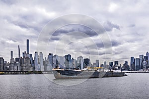 Scenic view of the New York Manhattan skyline seen from across the Hudson River in Edgewater, New Jersey