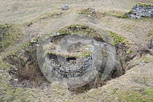 Malebný pohled na Spišský hrad s kamennou zříceninou