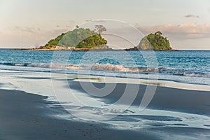 Escénico de mellizo Playa en, las Filipinas 