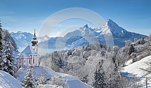 Scenico Alpi Chiesa 