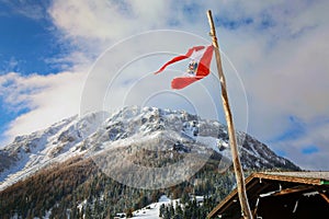 Rakouský vlajka v popředí 