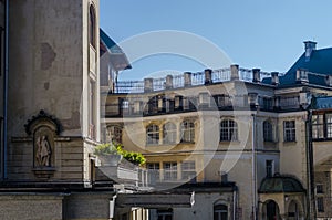 schoenes altes gebaeude von einem hotel