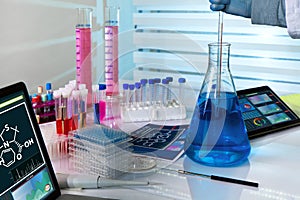 Scientific laboratory table