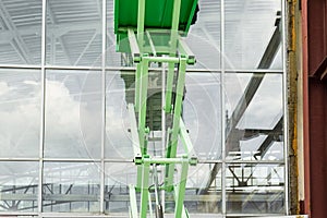 Scissor Lift Platform with hydraulic system at a construction site