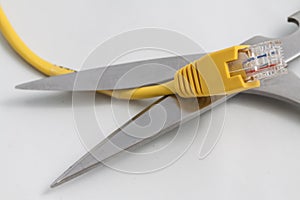 Scissors cutting cable