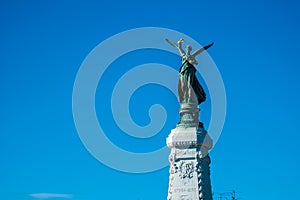 Scolpture on promenade des anglais