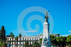 Scolpture on promenade des anglais