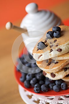 Scotch pancakes with raisins