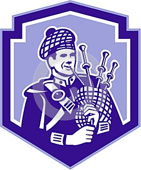 Scotsman Bagpiper Play Bagpipes Retro Shield