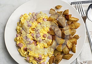 scramble egg and ham with homefries