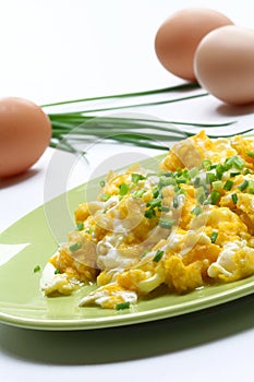 Scrambled eggs with chives