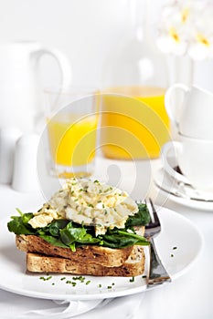 Scrambled Eggs Florentine