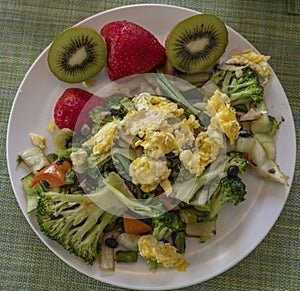 Scrambled eggs with fruits and vegetables