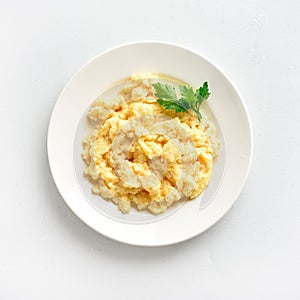 Scrambled eggs on plate