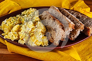 scrambled eggs and slices of artisan bread