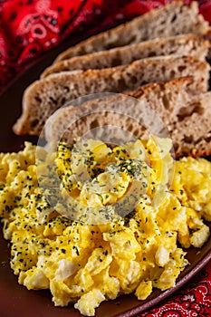 scrambled eggs and slices of artisan bread