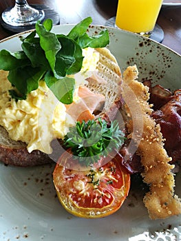 Scrambled eggs and tomato bacon breakfast