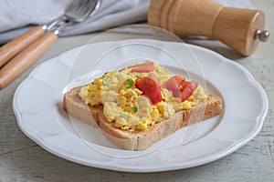 Scrambled eggs with tomato on toasted whole wheat bread