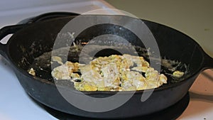 Scrambling eggs in hot pan