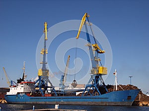 Scrap metal handling photo