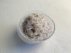 Scraped or desiccated coconut