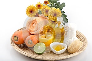 Scrub carrots, honey, olive oil for sensitive skin, add lemon spa treatments