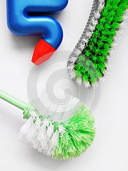 Scrubbing cleaning brushes