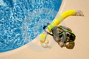 Scuba mask at the poolside