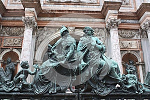 Sculptors in Venice. photo