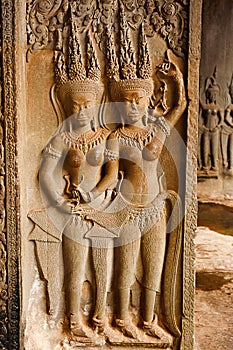 Sculpture of apsaras and carved pillar. Angkor Wat, Siem Reap, Cambodia .