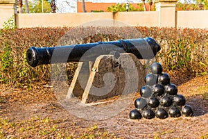 Sculpture of cannon and cannonballs