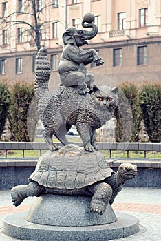 Sculpture `Cat, tortoise and elephant juggler`, Minsk, Belarus