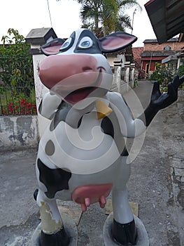 Sculpture cow object