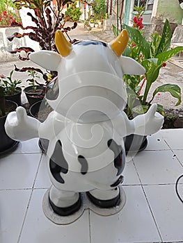 Sculpture cow object