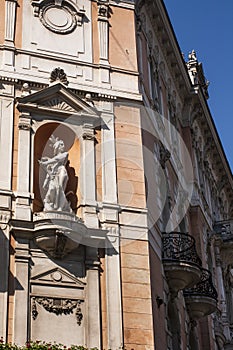 Sculpture depicting a man and symbolizing America in a niche of a historic hotel building in the style of the Vienna Secession.