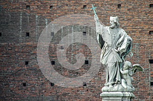 Sculpture of Leonardo da Vinci in Milano.