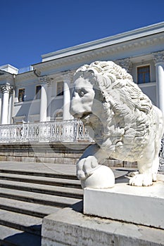 Sculpture of the lion at the Yelagin palace