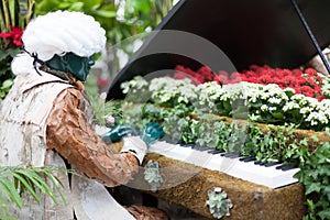 Sculpture of man playing a piano alone in Allan