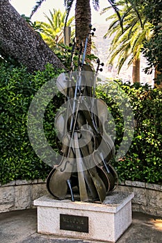 Sculpture Melodie by Arman in Saint Martin Garden in Monaco.