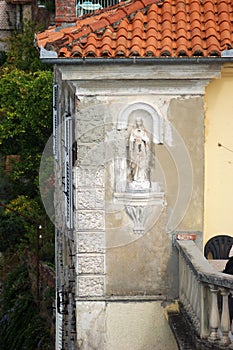 Sculpture in the niche