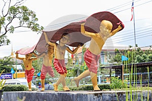 Sculpture with playing children