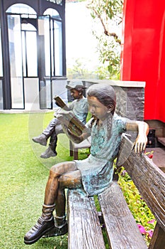 Sculpture read book