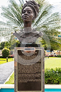 Sculpture/Statue female Jamaican National Hero, Nanny of the Maroons