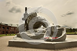 Sculpture thirst in brest fortress photo