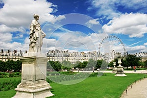 Sculpture in Tuileries img